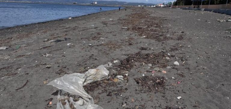 Vecinos DENUNCIAN que la Municipalidad de Talcahuano ABANDONÓ playa EL MORRO, inaugurada hace 5 MESES