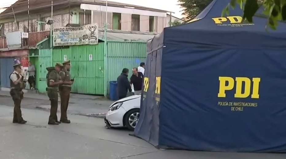 EX funcionario de la FACH da MUERTE a dos DELINCUENTES que intentaron robarle su vehículo, uno tenía 14 AÑOS