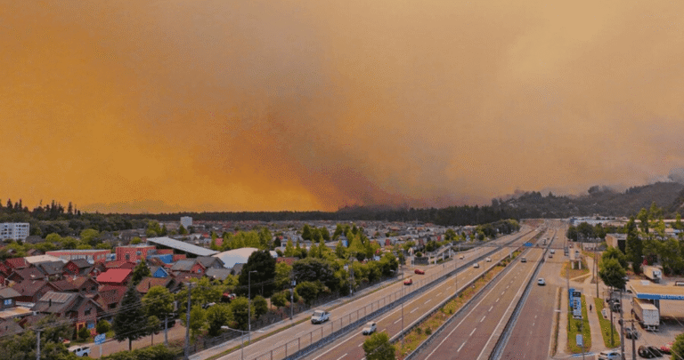 Solo UNA RUTA se mantiene CORTADA en el Gran Concepción tras MEGA INCENDIO forestal
