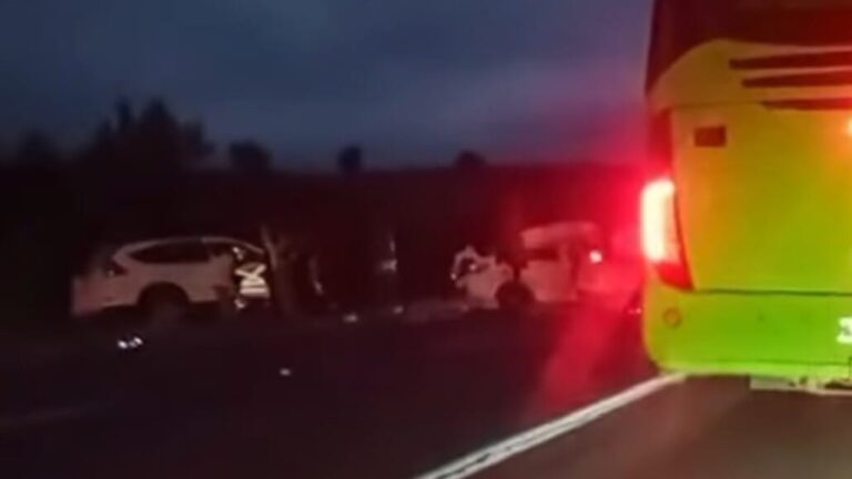 Colisión FRONTAL a alta ENERGÍA deja dos MUERTOS y dos heridos GRAVES