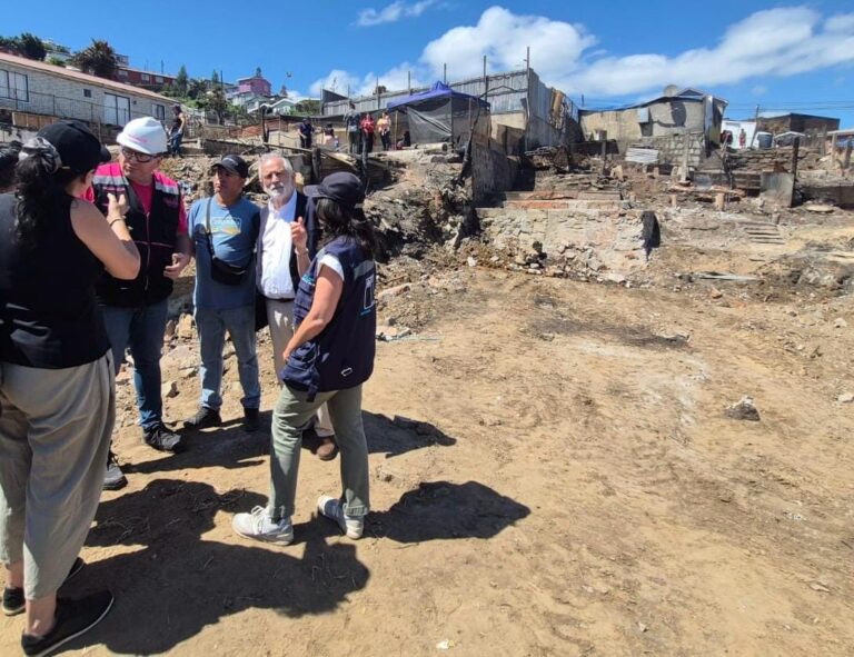 Ministro Montes anuncia demolición total de proyecto siniestrado en Penco yreconstrucción según estándares actuales de calidad – Eva Medios