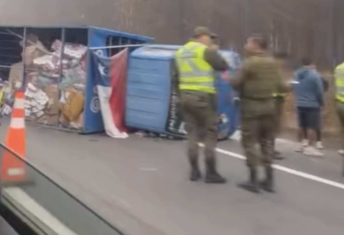 VIDEO: Vehículo que traía AYUDA SOLIDARIA al Gran Concepción VOLCÓ en la RUTA ITATA