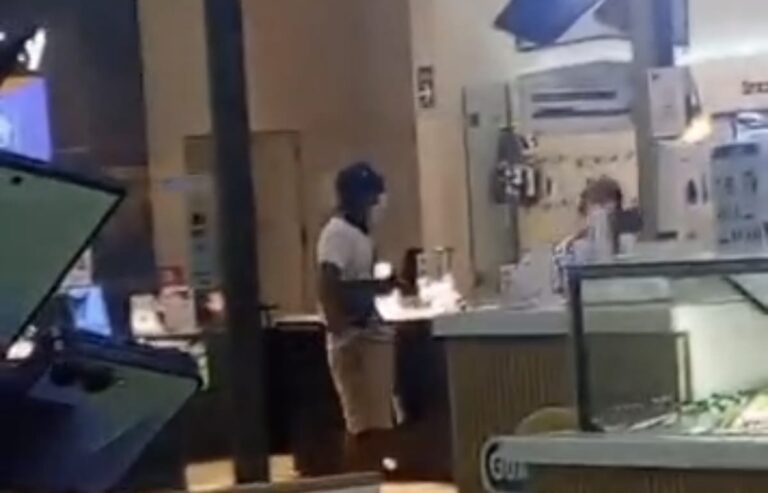 VIDEO: Reportan robo con BALACERA al interior del MALL PLAZA