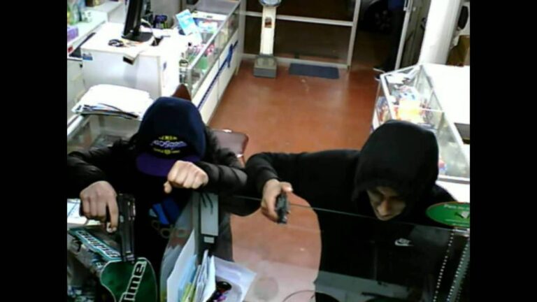 Sujetos asaltan farmacia en Talcahuano y amenazan a guardia todo quedó grabado