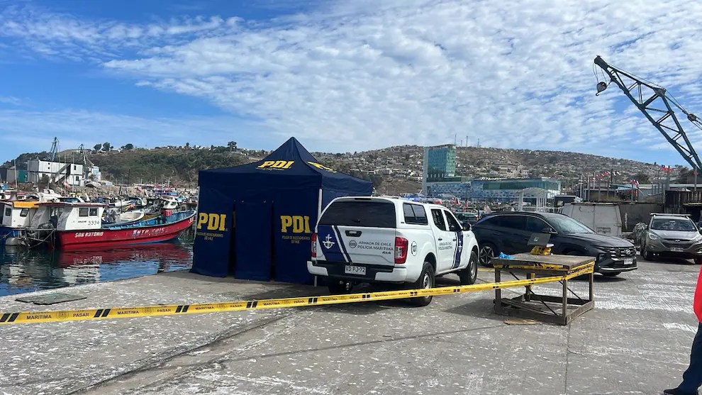 Encuentran el CADÁVER de una MUJER flotando en la BAHÍA de San Antonio