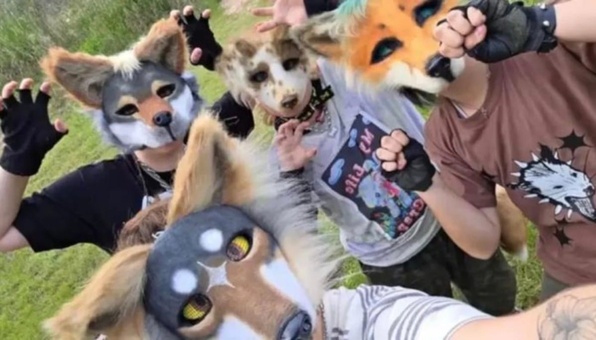 «También HAY en Concepción»: Qué son los THERIANS, el fenómeno donde los JÓVENES se identifican como ANIMALES