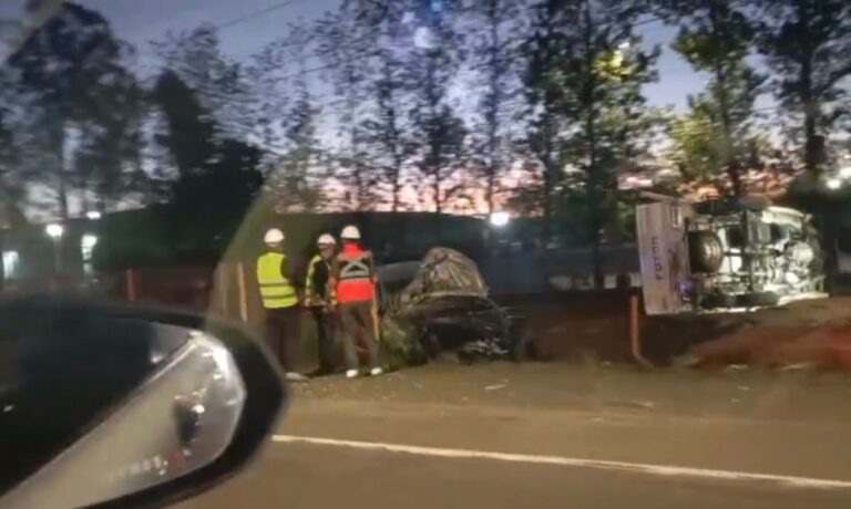 VIDEO: Vehículo queda SOBRE la vía del TREN tras COLISIÓN en San Pedro de la Paz