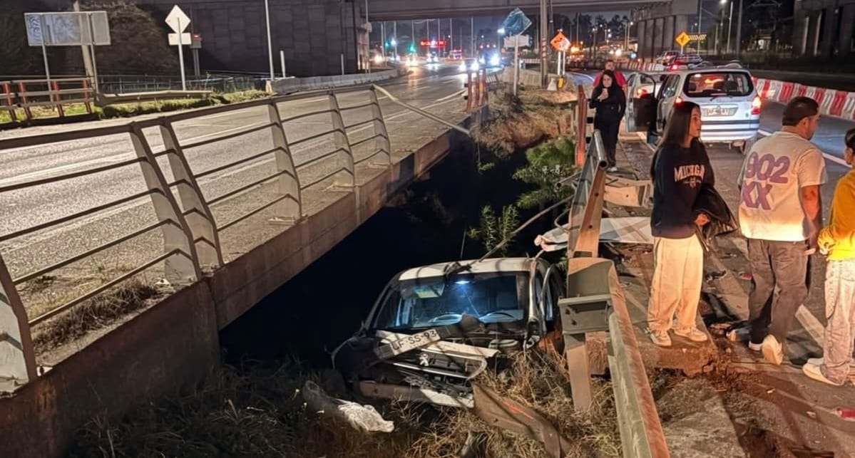 Vehículo DESBARRANCA tras ACCIDENTE en el Puente Los Batros, San Pedro de la Paz