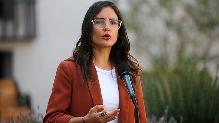 Contraloría DENUNCIA a Camila Vallejo por USAR vehículo FISCAL para fines PERSONALES