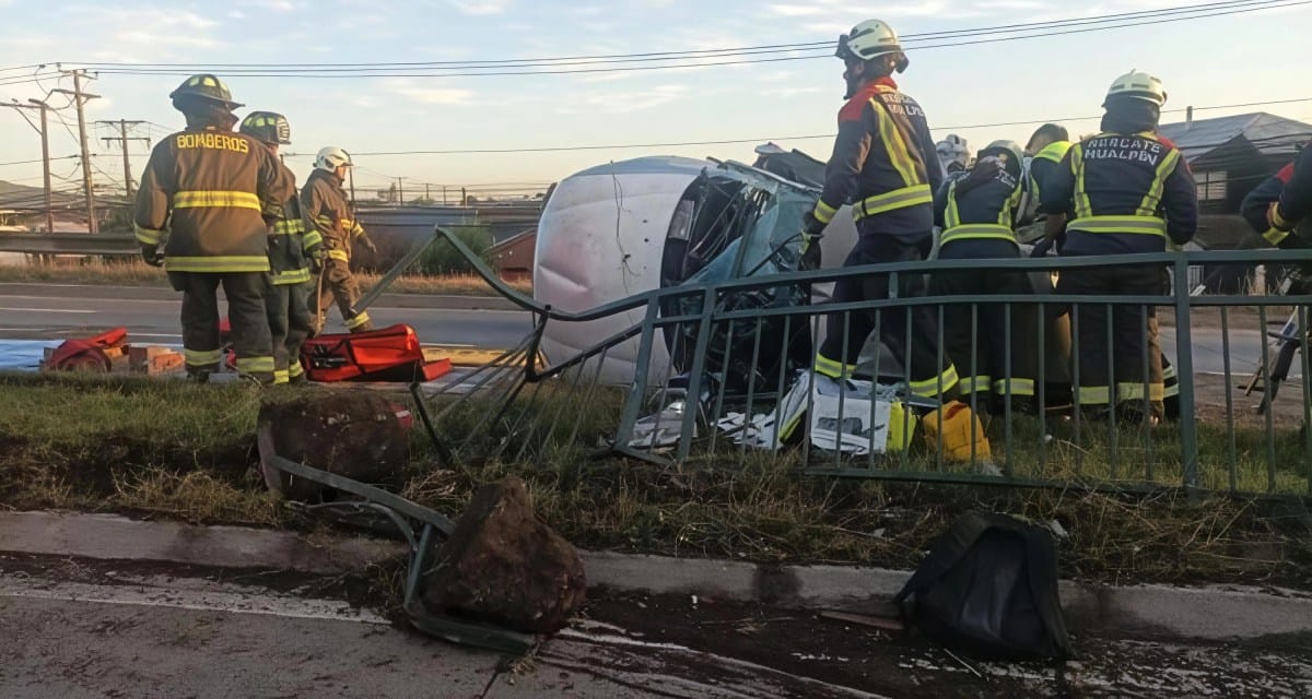 Un conductor GRAVE deja colisión a ALTA ENERGÍA en paso nivel Las Golondrinas, HUALPÉN