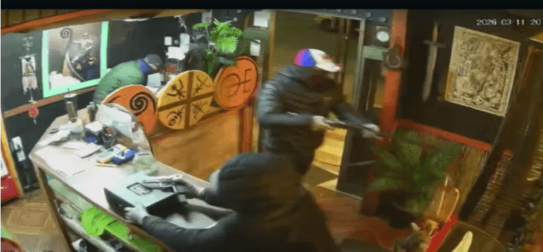 Violento robo armado se registra en local de comida rápida en Coronel sujetos usaron hasta escopeta