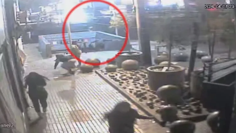 VIDEO muestra cuando funcionario de la PDI da MUERTE a delincuente que lo había APUÑALADO