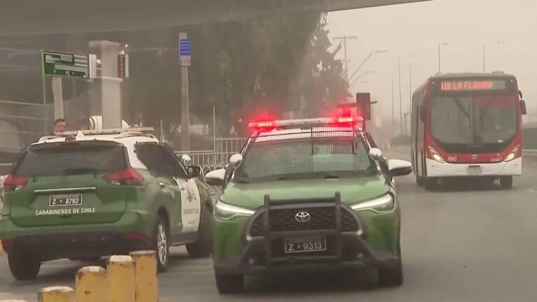 Carabinero da MUERTE a delincuente que lo intentó ASALTAR al interior de BUS en la RM