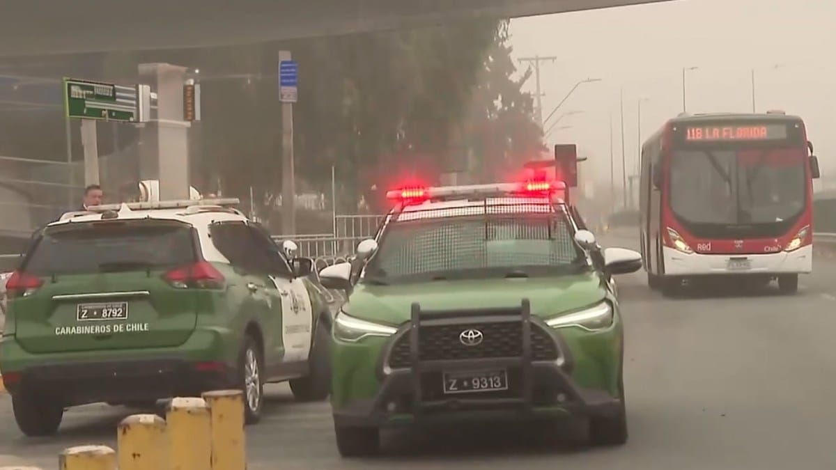 Carabinero da MUERTE a delincuente que lo intentó ASALTAR al interior de BUS en la RM