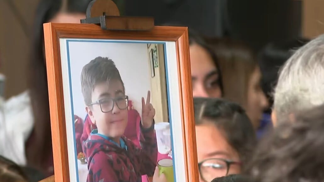 CONMOCIÓN en el Biobío: Niño de 8 años FALLECE tras consumir HAMBURGUESA CONTAMINADA