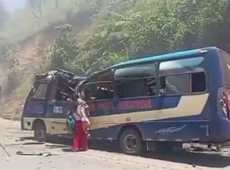 ATENTADO con EXPLOSIVOS  deja al menos 7 MUERTES y más de 20 heridos