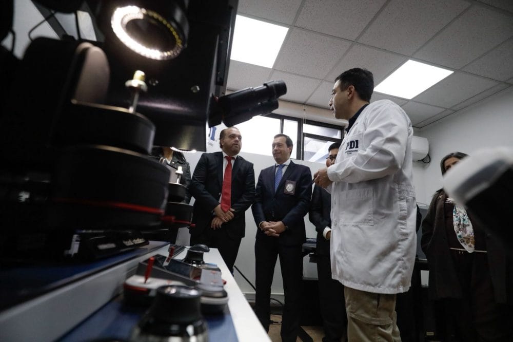 Entregan primer microscopio de comparación balística a la PDI en Biobío