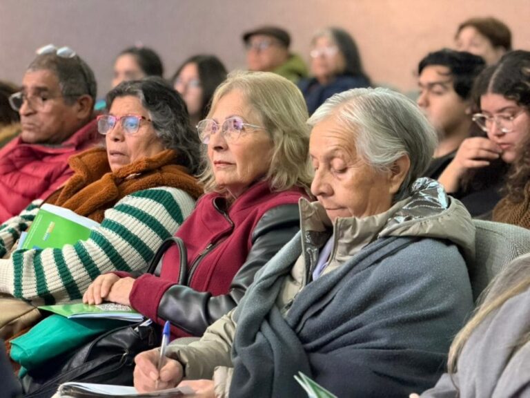Lanzan programa para fortalecer salud mental de personas mayores afectadas por incendios en Penco