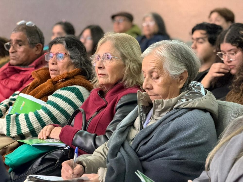 Lanzan programa para fortalecer salud mental de personas mayores afectadas por incendios en Penco