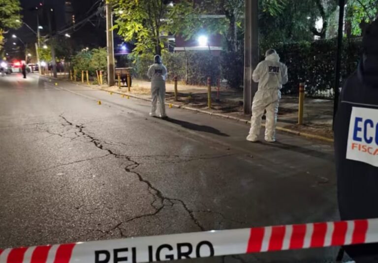 BRUTAL HOMICIDIO: HOMBRE recibe MÁS DE 20 DISPAROS en plena vía pública