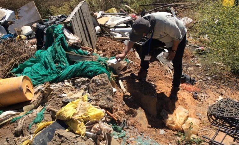 Municipio de Hualpén busca aumentar sanción contra vertedero en humedal urbano Chimalfe