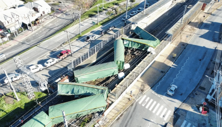 Tren de carga DESCARRILA en Chiguayante dejando gran DAÑO en las vías y servicio SUSPENDIDO