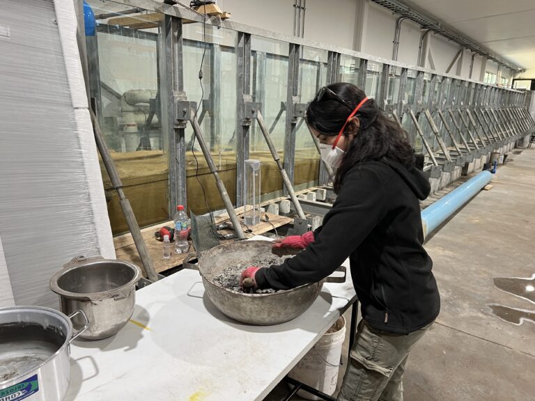 Estudio local explora uso de residuos industriales para construir estructuras costeras sostenibles