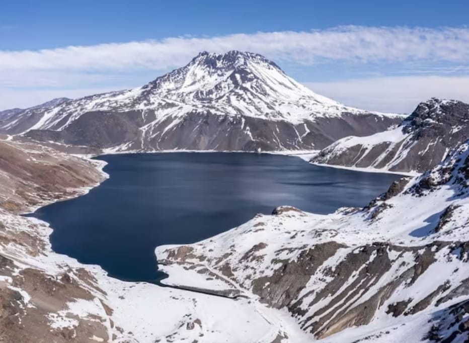 MANTIENEN ALERTA PREVENTIVA en CUATRO COMUNAS del Maule por actividad del VOLCÁN PLANCHÓN PETEROA