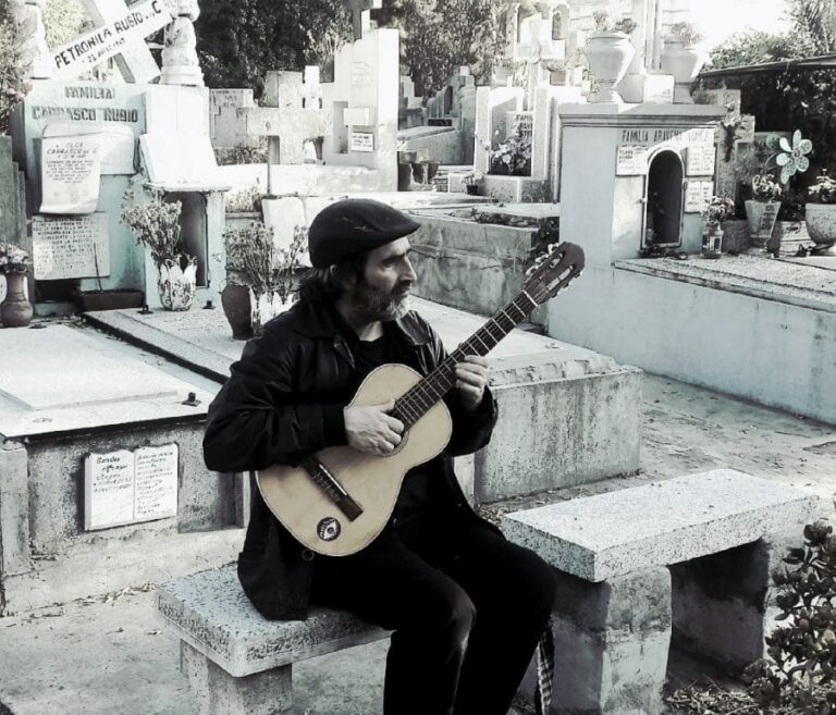 Matías Correa estrenó el nuevo sencillo “Una tarde en el cementerio”