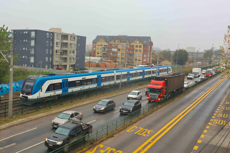 Los efectos del descarrilamiento: usuarios y congresistas exigen fortalecimiento del transporte ferroviario