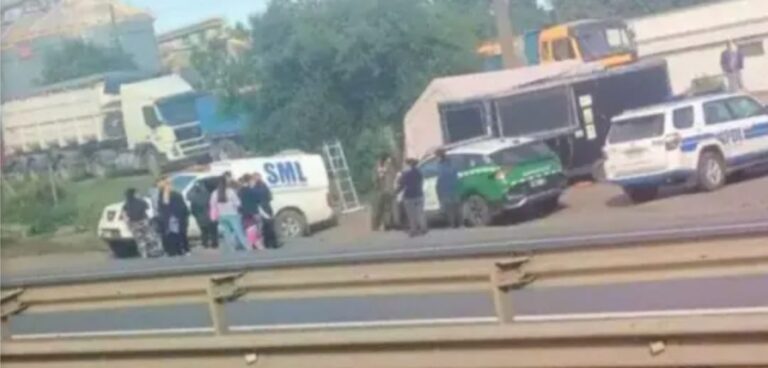 ENCUENTAN a MUJER FALLECIDA al INTERIOR de un FOODTRUCK
