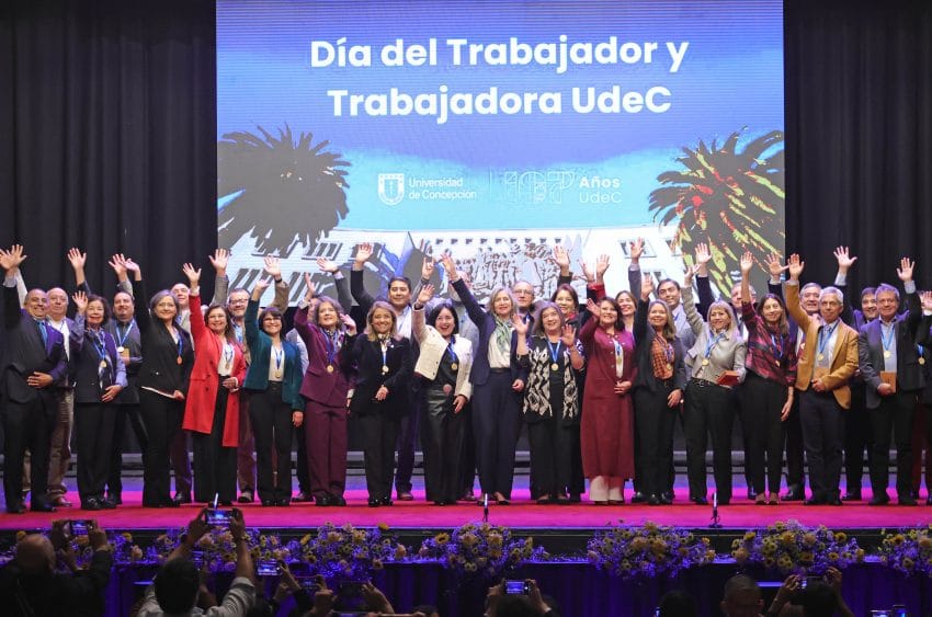 UdeC conmemoró el Día de las Trabajadoras y Trabajadores Universitarios reconociendo décadas de servicio