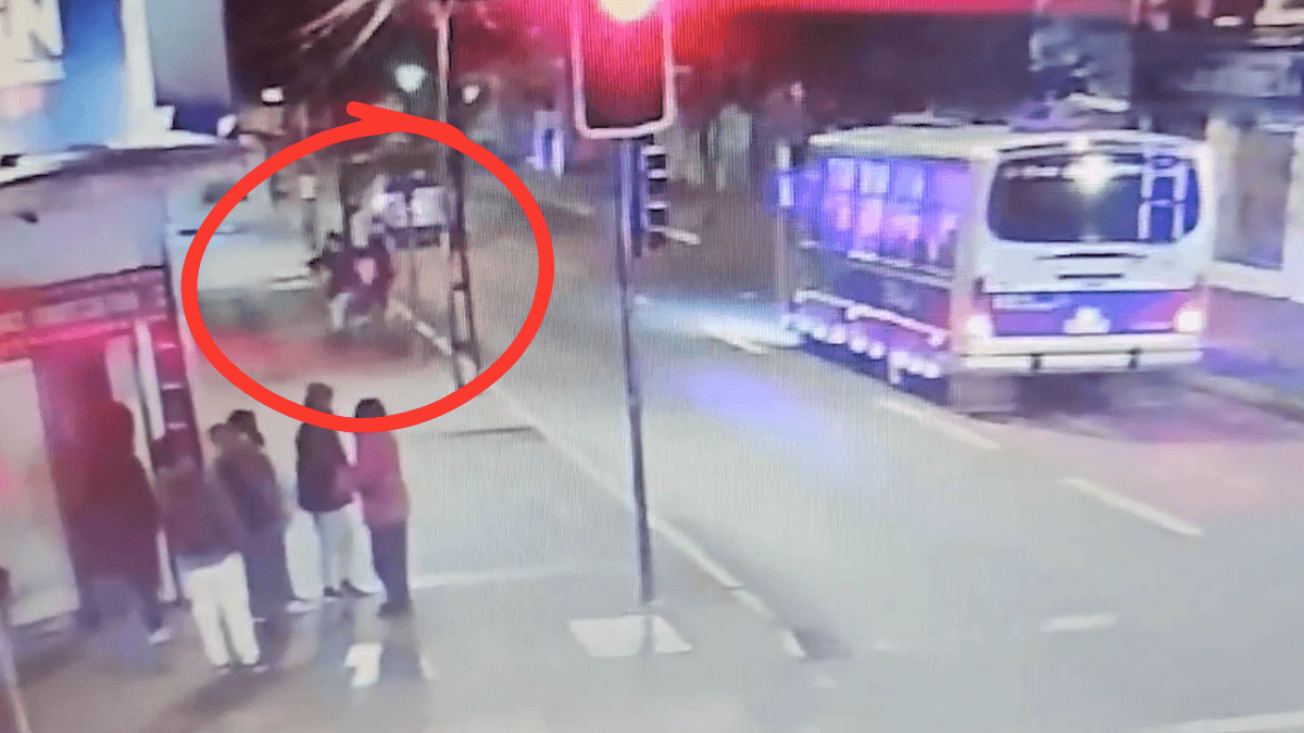 IMPACTANTE video muestra a CHOFER cuando APUÑALA a estudiante en pleno CENTRO de Concepción