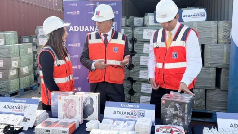 Carga avaluada en más de .300 millones Incautan más de 364.000 artículos tecnológicos falsificados en puerto de San Antonio