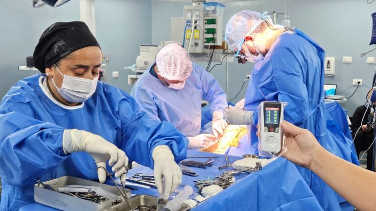 Inician prestación quirúrgica de estimulación cerebral profunda en Hospital Las Higueras