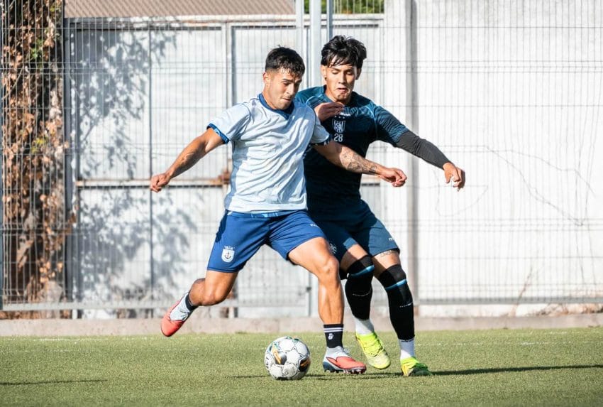Naval necesita festejar afuera para pelear en serio el ascenso