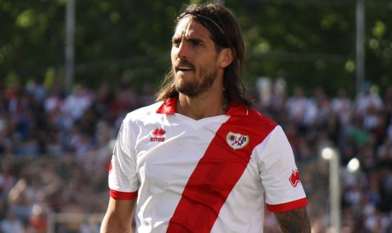 Larrivey rememora su paso por el Rayo Vallecano y le pone fichas para final europea
