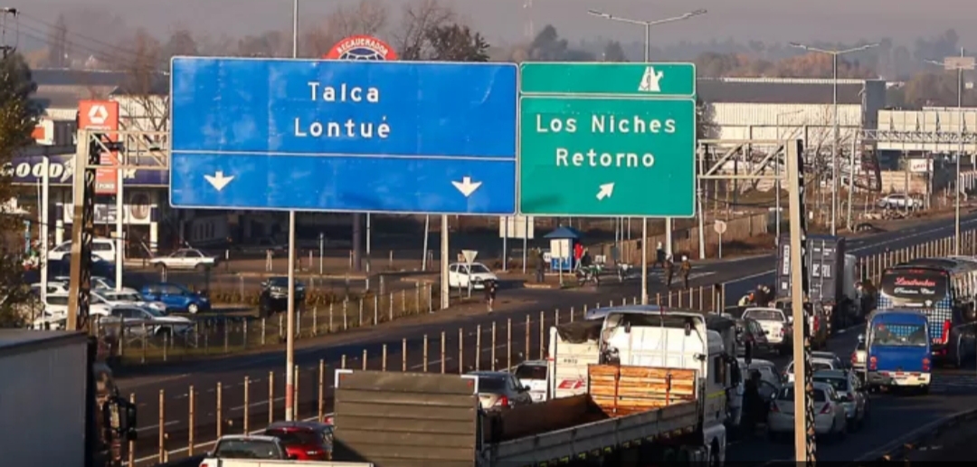 INSÓLITO ACCIDENTE: ocupantes de vehículo volcado AMENAZARON a quienes INTENTARON AUXILIARLOS