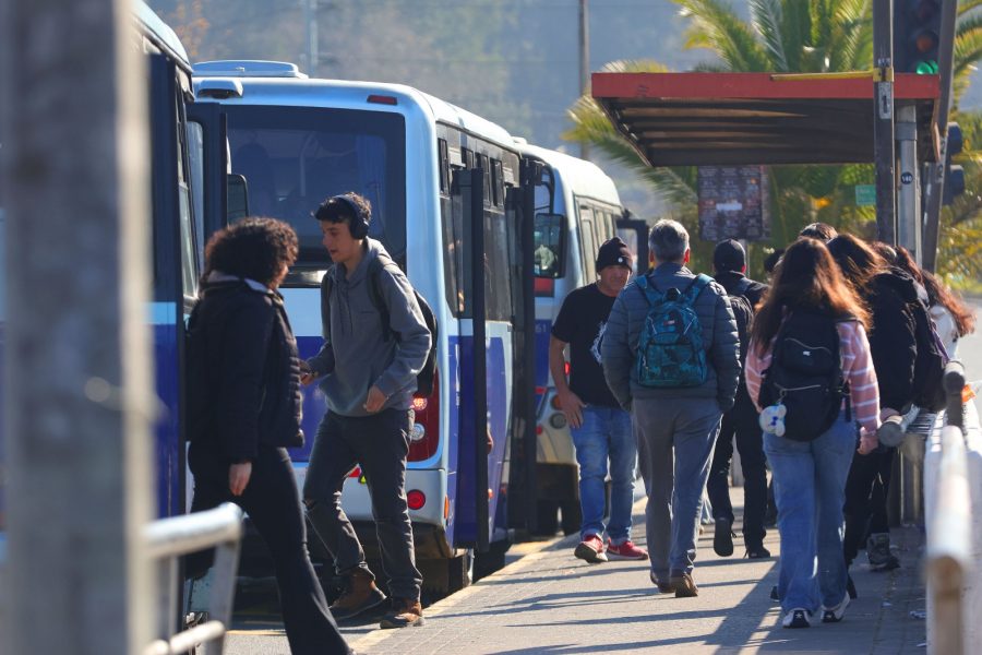 Soluciones para 2030: estudiantes aseguran vivir inseguridad por aglomeración en paradero de Paicaví