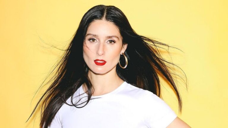 Francisca Valenzuela agota entradas en Teatro Biobío y anuncia segunda función