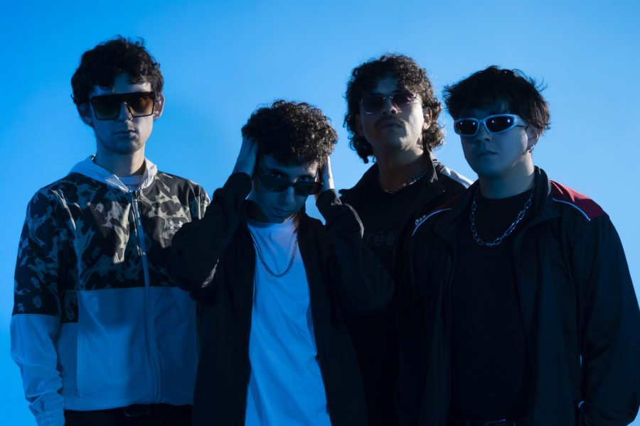 Banda Cetáceos vuelve al ruedo musical penquista con el sencillo “Quemando billetes”