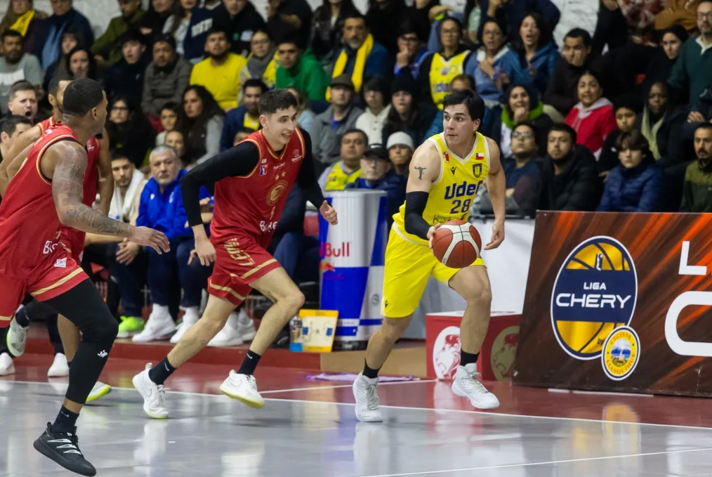 UdeC no pudo en su visita a Leones de Quilpué y se jugará todas sus fichas en el cuarto juego