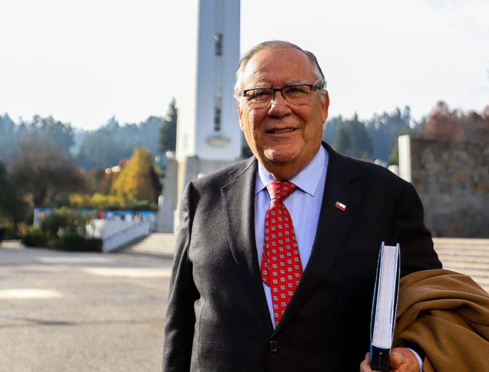 “Está disminuyendo el patrimonio forestal de Chile”: ministro de Agricultura advierte baja de hectáreas disponibles
