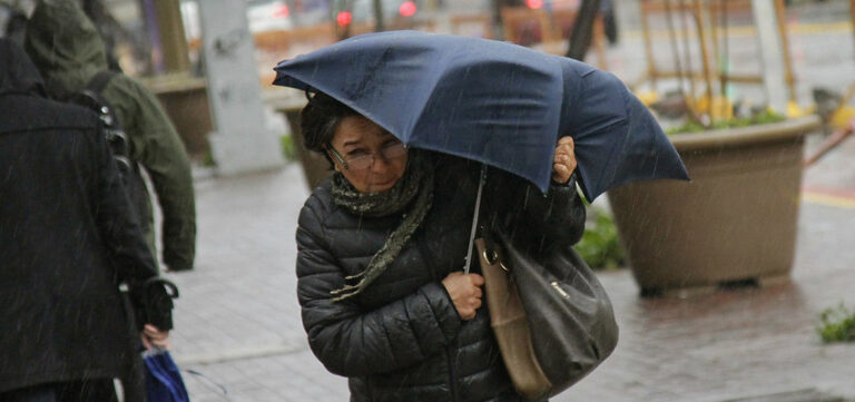 Este martes ingresa sistema frontal al centro y sur del país hasta 30 mm y rachas de 60 Km/h