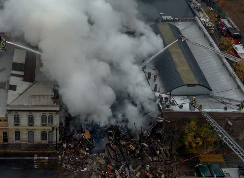 REPORTAN persona DESAPARECIDA tras INCENDIO que provocó el DERRUMBE de una VIVIENDA