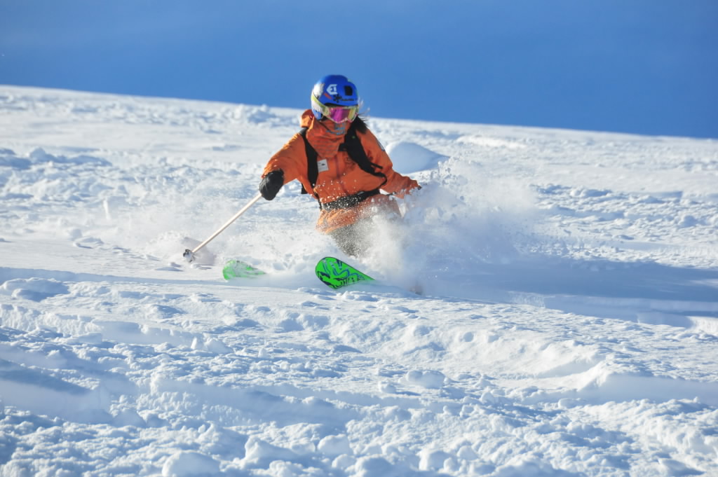 La nieve, el ski y múltiples actividades esperan en los valles de Pinto y Termas de Chillán