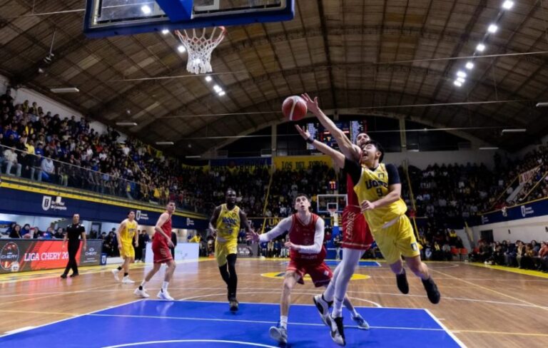 ¡Por un punto!: Básquet UdeC no pudo celebrar en casa tras perder la final de la Conferencia Centro