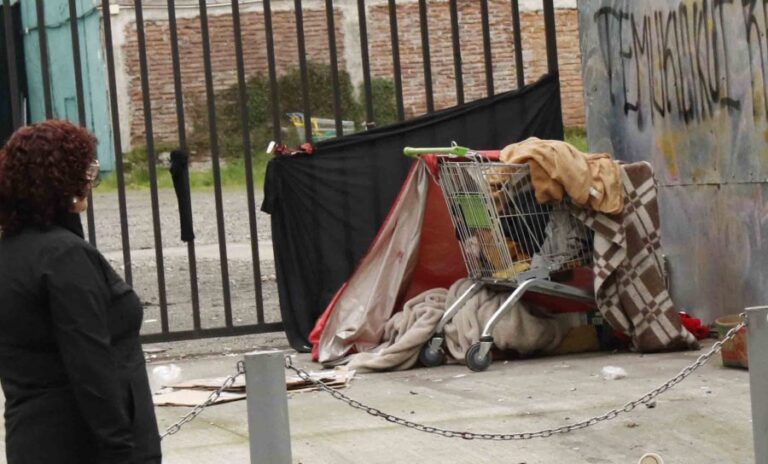 475 personas en situación de calle en Concepción: vecinos alertan riesgos al transitar por el centro