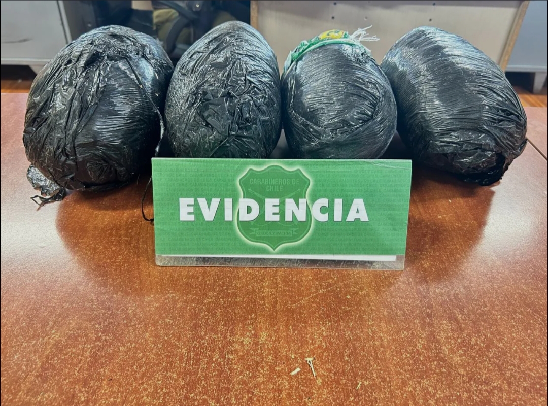 ESTUDIANTE es sorprendido con más de DOS KILOS de MARIHUANA al interior de un COLEGIO