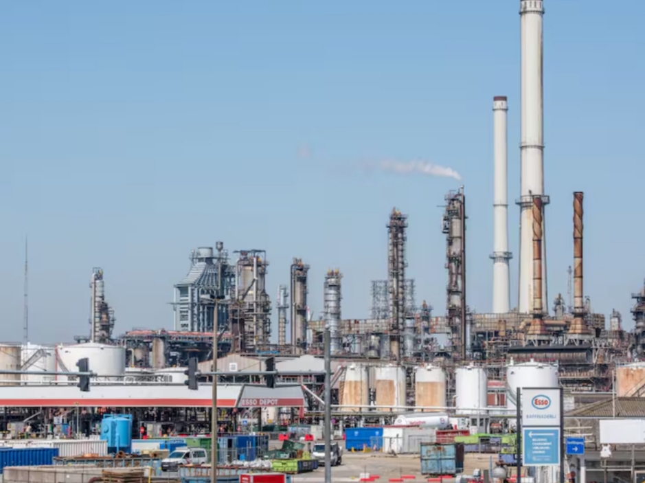 Petróleo MANTIENE su CAÍDA tras ACUERDO entre EE.UU. e Irán y se acerca a NIVELES PREVIOS a la CRISIS